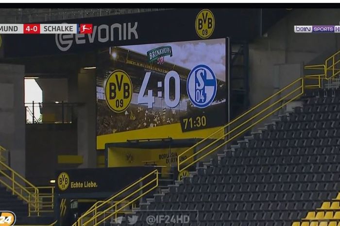 Borussia Dortmund menggilas Schalke 4-0 dalam lanjutan Bundesliga yang dimulai kembali pasca-karantina di Stadion Signal Iduna Park yang kosong, 16 Mei 2020.