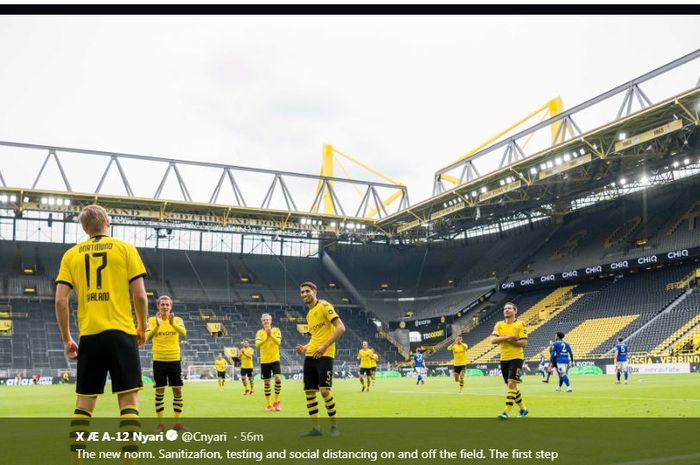 Penyerang Borussia Dortmund, Erling Haaland, melakukan selebrasi unik setelah mencetak gol ke gawang Schalke 04 dalam laga pekan ke-26 Bundesliga di Signal Iduna Park, Sabtu (16/5/2020).