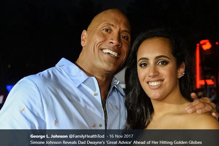 Dwayne Johnson atau The Rock (kiri) bersama putrinya, Simone Johnson, yang kini bergabung dengan ajang gulat hiburan WWE.