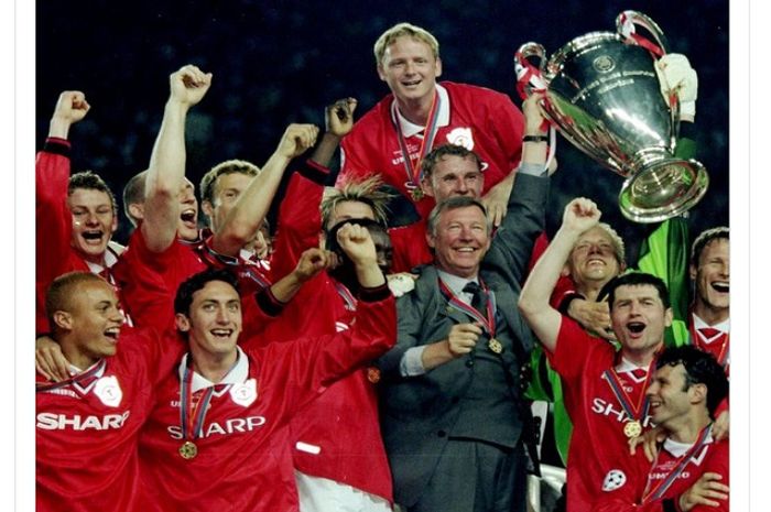 Manchester United merayakan gelar Liga Champions 1999 setelah mengalahkan Bayern Muenchen pada laga final.