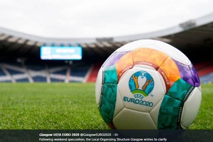 Illustrasi perkenalan tuan rumah Euro 2020 lewat bola di Stadion Hampden Park, Glasgow, Skotlandia.