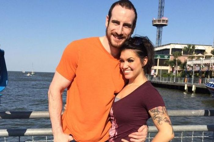 Aiden English dan Raquel Diaz atau biasa disebut Shaul Guerrero.