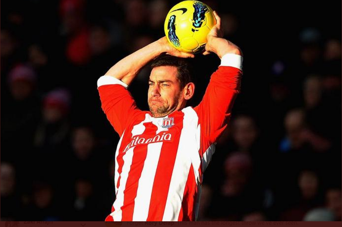 Rory Delap, mantan pemain Stoke City yang jadi legenda long throw-in di Liga Inggris.