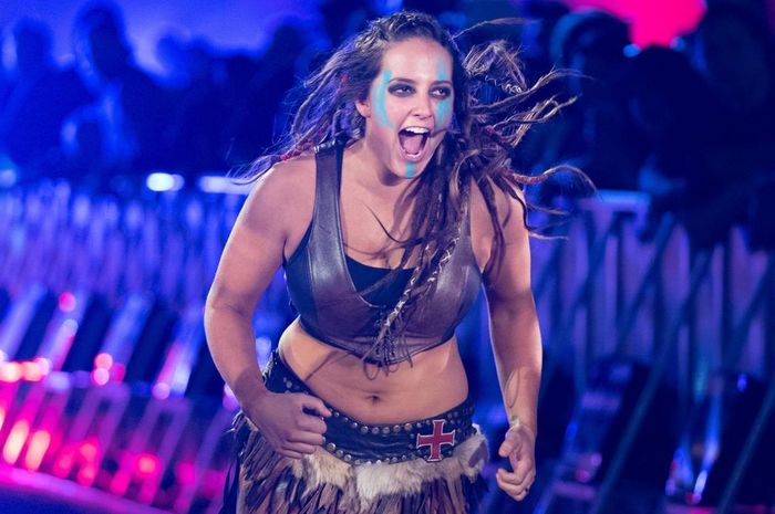 Sarah Logan saat melakukan entrance-nya di WWE beberapa waktu silam.