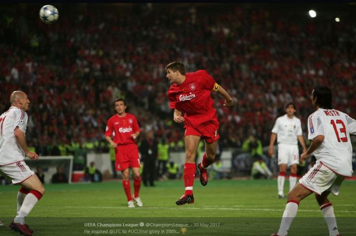 Mantan pemain sekaligus kapten Liverpool, Steven Gerrard saat mencetak gol pertama Liverpool di final Liga Champions 2005 melawan AC Milan di Istanbul.