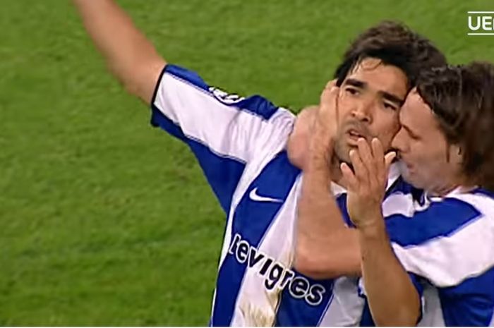 Deco, merayakan gol dalam duel klasik FC Porto kontra AS Monaco di final Liga Champions, 26 Mei 2004.