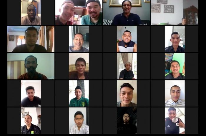 Skuat Persebaya Surabaya saat melaksanakan halal bihalal online (27/5/2020).