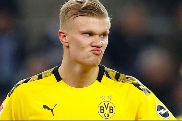 Wonderkid Borussia Dortmund, Erling Haaland, dikabarkan menderita cedera lutut kanan usai laga melawan Bayern Muenchen, Selasa (26/5/2020).