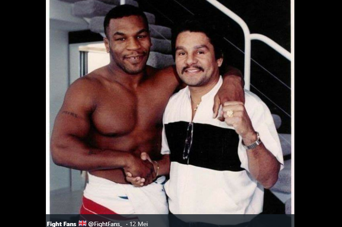 Mike Tyson (kiri) dan Roberto Duran (kanan). Kedua petinju papan atas itu saling memuji satu sama lain. Adapun Duran adalah idola Tyson dalam dunia tinju selain Muhammad Ali. 