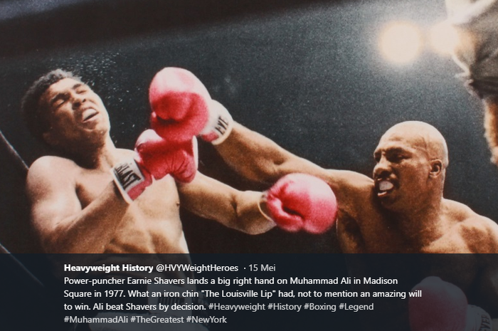 Muhammad Ali terkena pukulan keras Earnie Shavers dalam sebuah pertarungan pada 29 September 1977.