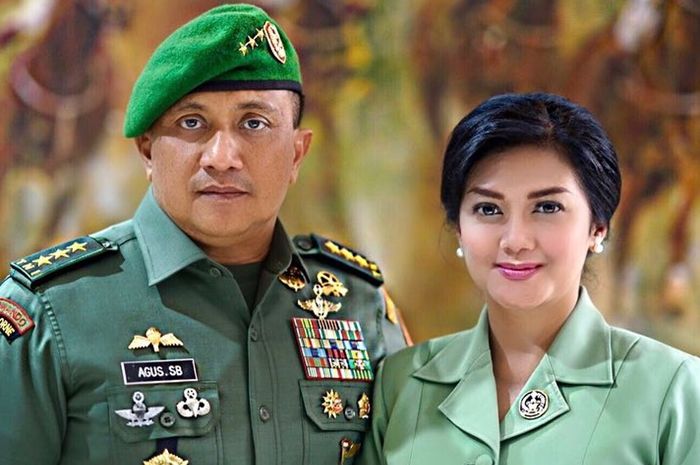 Bella Saphira pakai hijab