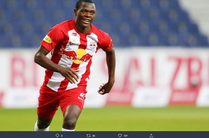 Penyerang andalan baru RB Salzburg, Patson Daka, yang berhasil menggantikan peran Erling Haaland.