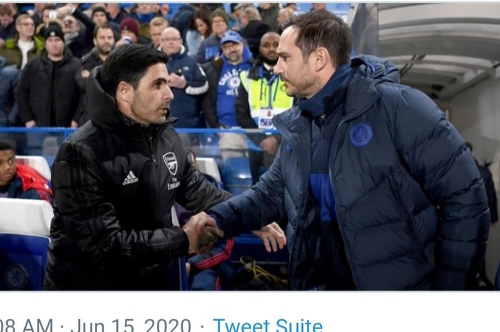 Pelatih Arsenal Mikel Arteta berjabat tangan dengan pelatih Chelsea Frank Lampard.