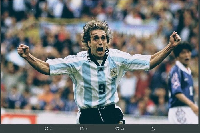 Gabriel Batistuta saat merayakan golnya untuk timnas Argentina.