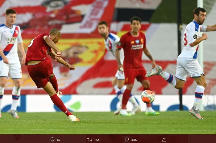 Fabinho mencetak gol ke gawang Crystal Palace lewat tendangan keras dari luar kotak penalti.