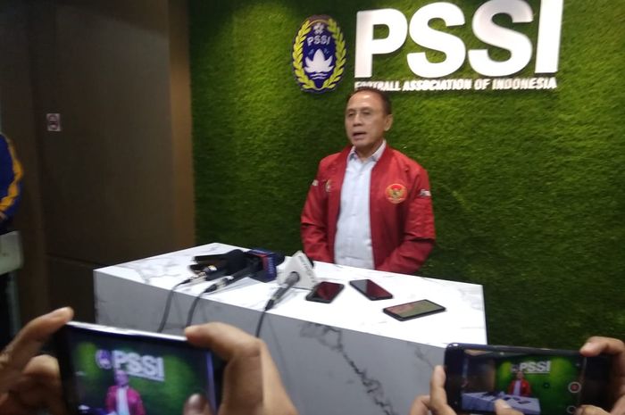 Ketua Umum PSSI, Mochamad Iriawan dalam sesi jumpa pers di kantor PSSI, Senayan, Jakarta Pusat, Jumat (26/6/2020).