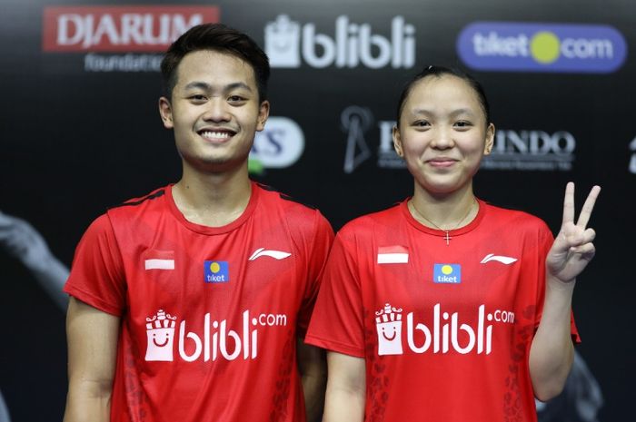 Akbar Bintang Cahyono/Winny Oktavina Kandow berpose usai menjalani laga PBSI Home Tournament di Pelatnas PBSI, Cipayung, Jakarta, Rabu (1/7/2020)