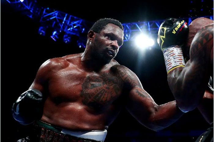 Juara kelas berat interim WBC, Dillian Whyte.