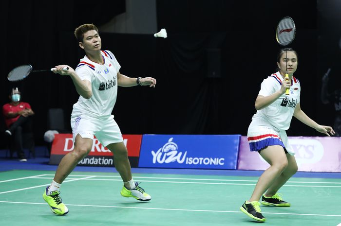 Pasangan ganda campuran Praveen Jordan/Melati Daeva Oktavianti saat menjalani pertandingan semifinal PBSI Home Tournament kontra Adnan Maulana/Mychelle Cryhstine Bandaso di Hall Pelatnas PBSI, CIpayung, Jakarta Timur, Jumat (3/7/2020).