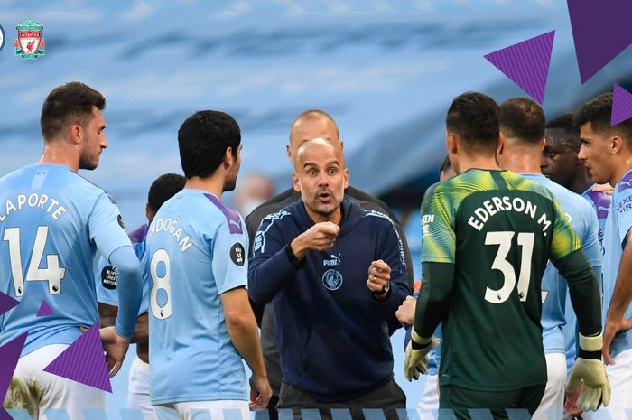 Pep Guardiola saat memberikan arahan kepada anak-anak asuhnya pada laga Manchester City Vs Liverpool di Stadion Etihad, Kamis (2/7/2020).