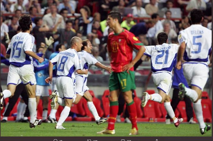 Ekspresi pemain tim nasional Portugal, Cristiano Ronaldo, melihat kemenangan timnas Yunani pada Piala Eropa 2004.