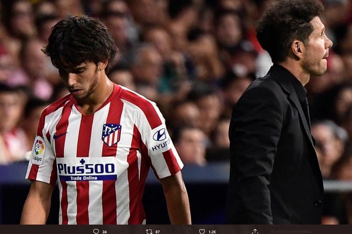 Joao Felix nampak kecewa saat diganti oleh Diego Simeone dalam sebuah laga.