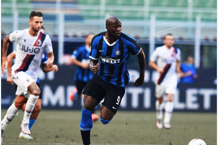 Aksi Romelu Lukaku di pertandingan Inter Milan kontra Bologna, Minggu (5/7/2020).