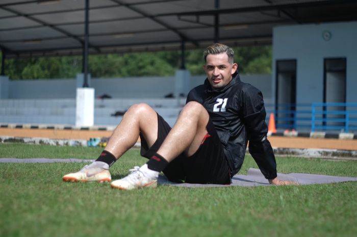 Penyerang Tira Persikabo, Silvio Escobar sedang mengikuti latihan perdana tim di Lapangan PMPP Hambalang, Kabupaten Bogor, Jawa Barat, Senin (6/7/2020).