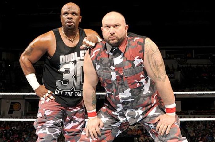 Tag team Dudley Boyz yang berisikan D-Von Dudley (kiri) dan Bully Ray Dudley (kanan).