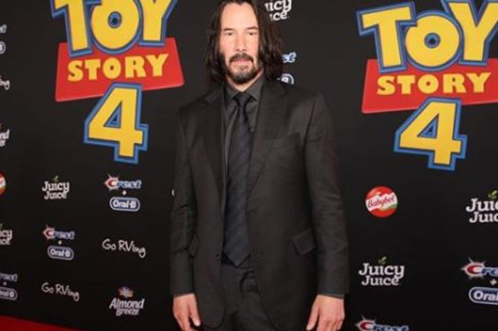 Keanu Reeves dan Alexandra Grant kepergok makan malam romantis di Berlin.