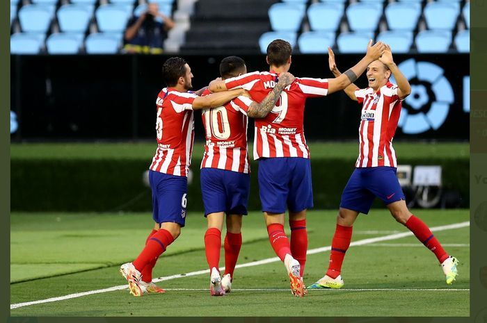 Pemain Atletico Madrid merayakan gol Alvaro Morata dalam laga melawan Celta Vigo di pekan ke-34 Liga Spanyol, Selasa (7/7/2020) di Balaidos.