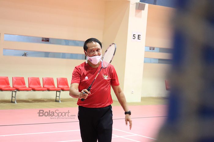 Menpora RI, Zainudin Amali, sedang mencoba fasilitas di GBK Arena, 10 Juli 2020.