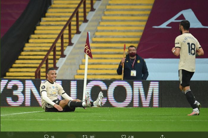 Bruno Fernandes (kanan) mendatangi Mason Greenwood guna merayakan gol yang dicetak sang bomber usai menjebol gawang Aston Villa dalam laga pekan ke-34 Liga Inggris, Kamis (9/7/2020).