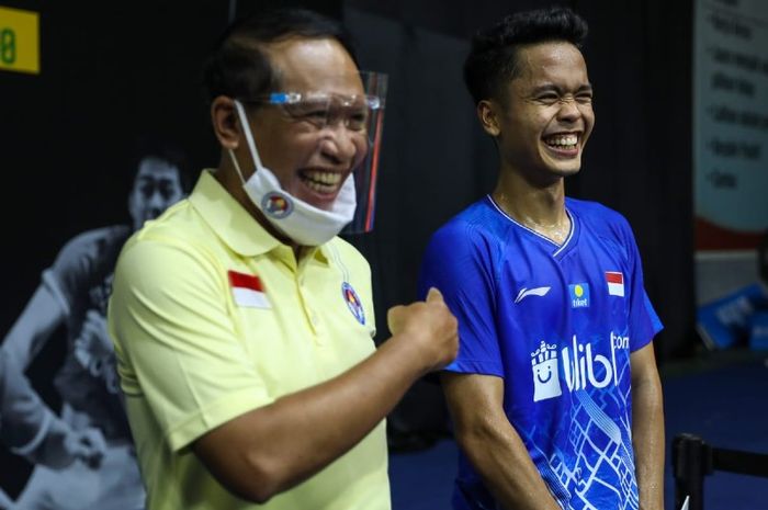 Menpora RI, Zainudin Amali, berfoto bersama Anthony Sinisuka Ginting usai final PBSI Home Tournament, Jumat (10/7/2020) di Pelatnas PBSI, Cipayung, Jakarta.