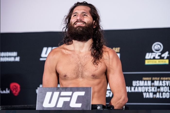 Jorge Masvidal dalam timbang badan UFC 251, Jumat (10/7/2020) di Abu Dhabi.