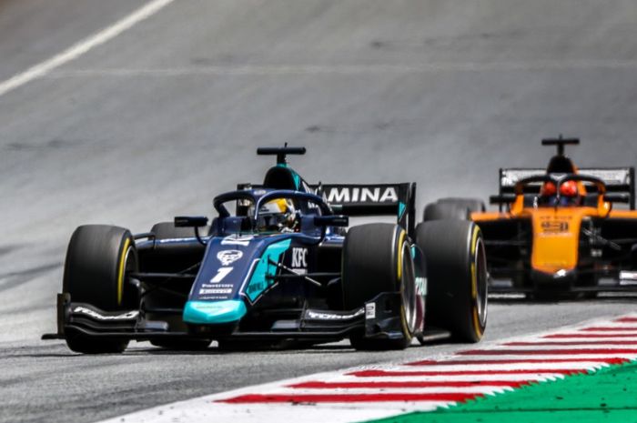 Pembalap tim DAMS, Sean Gelael, tampil pada balapan kedua GP F2 Styria di Red Bull Ring, Austria, Minggu (12/7/2020)