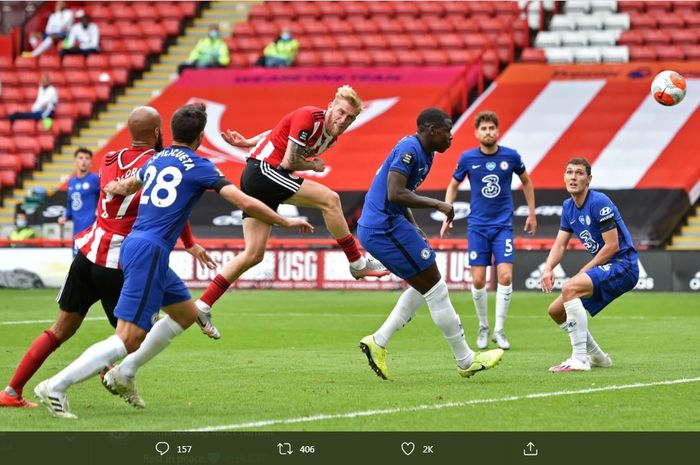 Oliver McBurnie mencetak gol untuk Sheffield United ke gawang Chelsea dalam laga Liga Inggris di Bramall Lane, 11 Juli 2020.