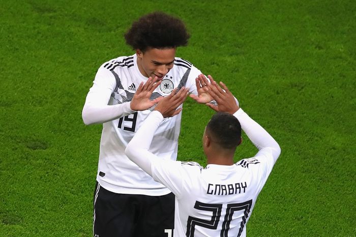 Duet timnas Jerman, Leroy Sane dan Serge Gnabry, akan bertemu Bayern Muenchen di Bundesliga musim depan.