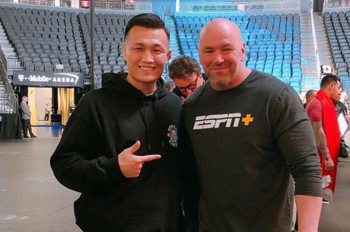 Petarung UFC asal Korea Selatan, Jung Chan-sung, dengan Presiden UFC, Dana White.