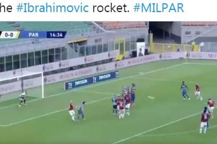 Bek 30 tahun Parma menahan free-kick striker AC Milan, Zlatan Ibrahimovic, memakai kepala sehingga mental dan kesakitan dalam laga Liga Italia.