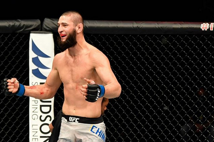 Petarung, Khamzat Chimaev sesaat setelah mencekik John Phillips pada UFC on ESPN 13 (16/7/2020).