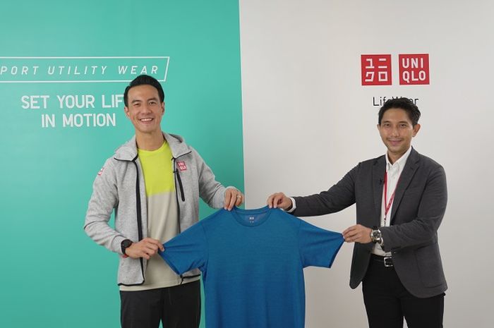 Brand ambassador UNIQLO Sport Utility Wear, Daniel Mananta, berpose bersama Marketing Director UNIQLO Indonesia, Daniel Sumual.