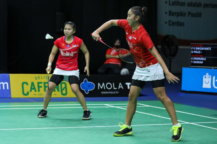 Aksi pasangan ganda putri, Greysia Polii/Febby Valencia Dwijayanti Gani, ketika menghadapi Agatha Imanuela/Yulfira Barkah pada perempat final PBSI Home Tournament di Hall Pelatnas Cipayung, Jakarta, 16 Juli 2020.