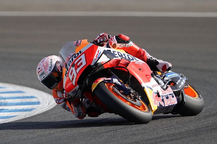 Pembalap Repsol Honda, Marc Marquez, ketika melakoni sesi latihan bebas MotoGP Spanyol di Sirkuit Jerez, Spanyol, 17 Juli 2020.