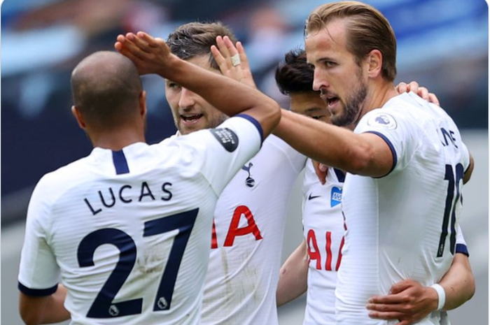 Pemain Tottenham Hotspur saat merayakan gol yang dicetak Harry Kane ke gawang Leicester pada pertandingan pekan ke-37 Liga Inggris 2019-2020, Minggu (19/7/2020).