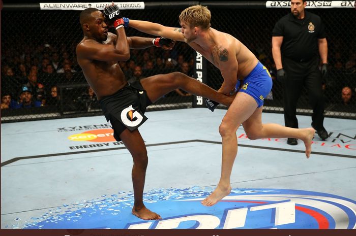 Duel petarung terbaik, Jon Jones kontra Alexander Gustafsson di UFC 165, 21 September 2013.