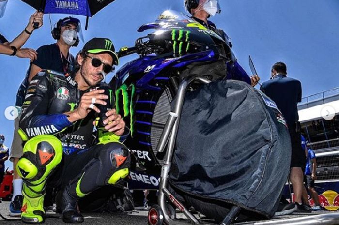 Valentino Rossi masih berkutat dengan problem teknis motornya, sementara Marc Marquez sudah berhasil menjalani operasi lengan.