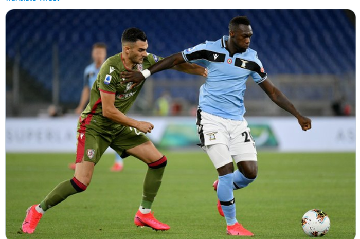 Aksi pemain Felipe Caicedo (kanan) di pertandingan Lazio melawan Cagliari pada pekan ke-35 Liga Italia 2019-2020, Kamis (23/7/2020).