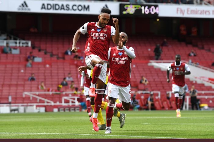 Pierre-Emerick Aubameyang merayakan gol dalam laga Arsenal kontra Watford pada pekan ke-38 Liga Inggris, Minggu (26/7/2020) di Emirates Stadium.