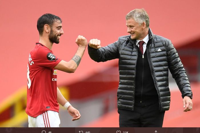 Momen Bruno Fernandes dan Ole Gunnar Solskjaer beradu tos seusai laga dalam sebuah pertandingan Manchester United di Liga Inggris 2019-2020.